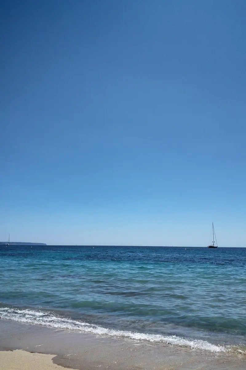 Playa de agua turquesa
